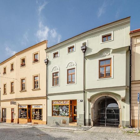 Wine & Bike City Tower Apartments Зноймо Экстерьер фото